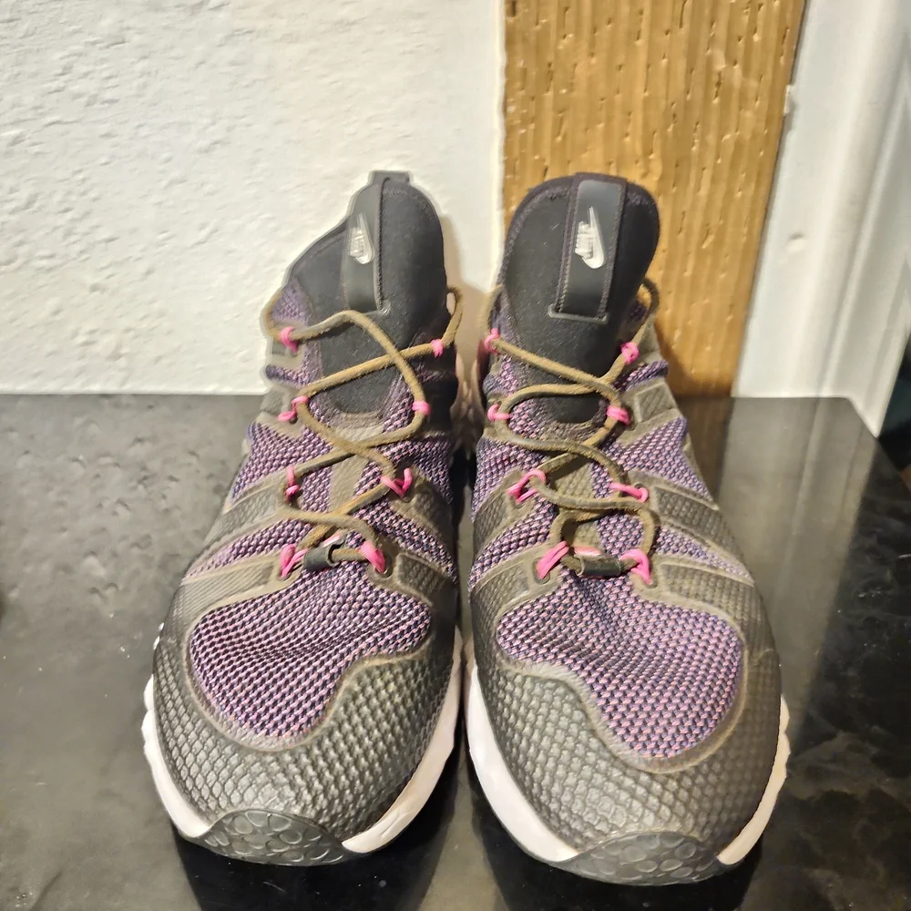Nike Women’s Gray and Pink/Purple Running Sneakers